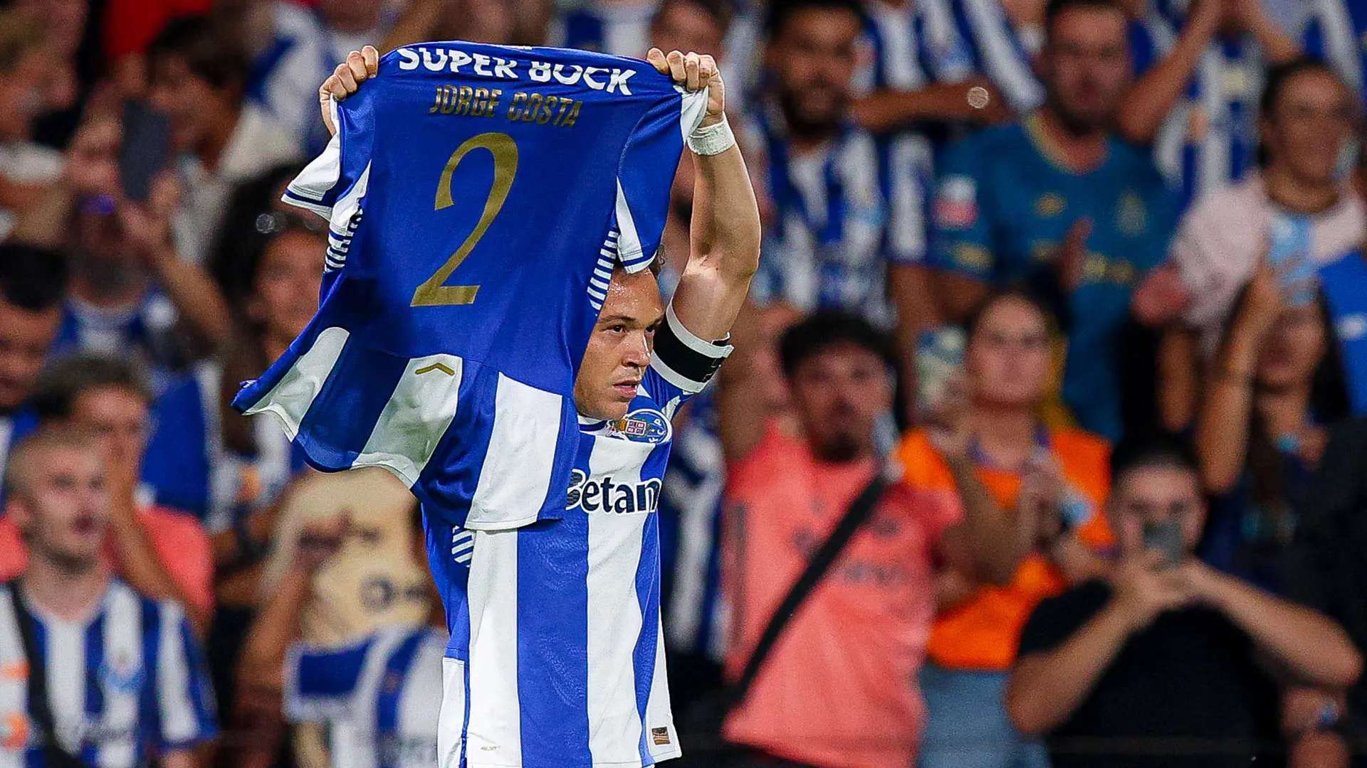 Momento di grande emozione all'Estádio do Dragão dopo il gol del campione brasiliano

