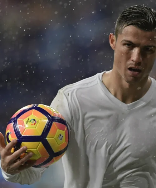 Cristiano Ronaldo giocò con una maglia trasparente: le foto del rarissimo kit