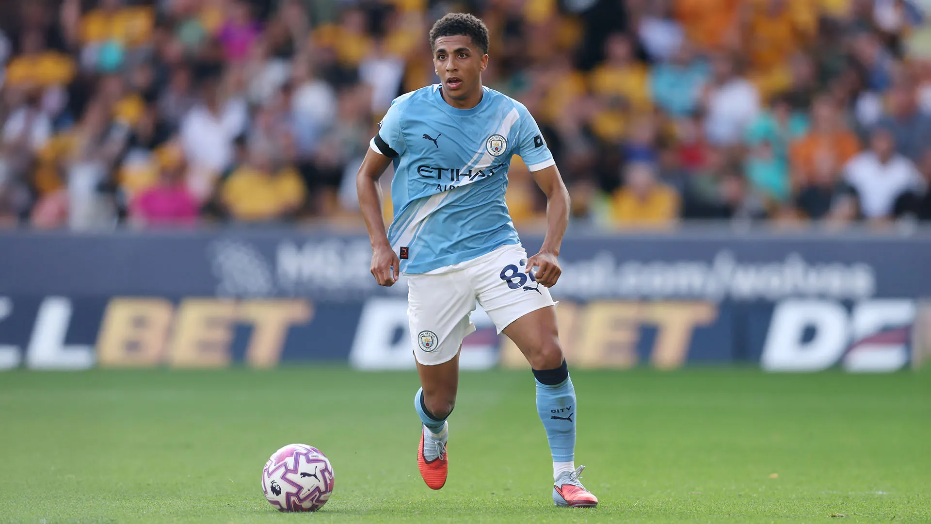 Secondo i media britannici, l'esterno inglese, venti anni, non sarebbe considerato incedibile da parte del Manchester City