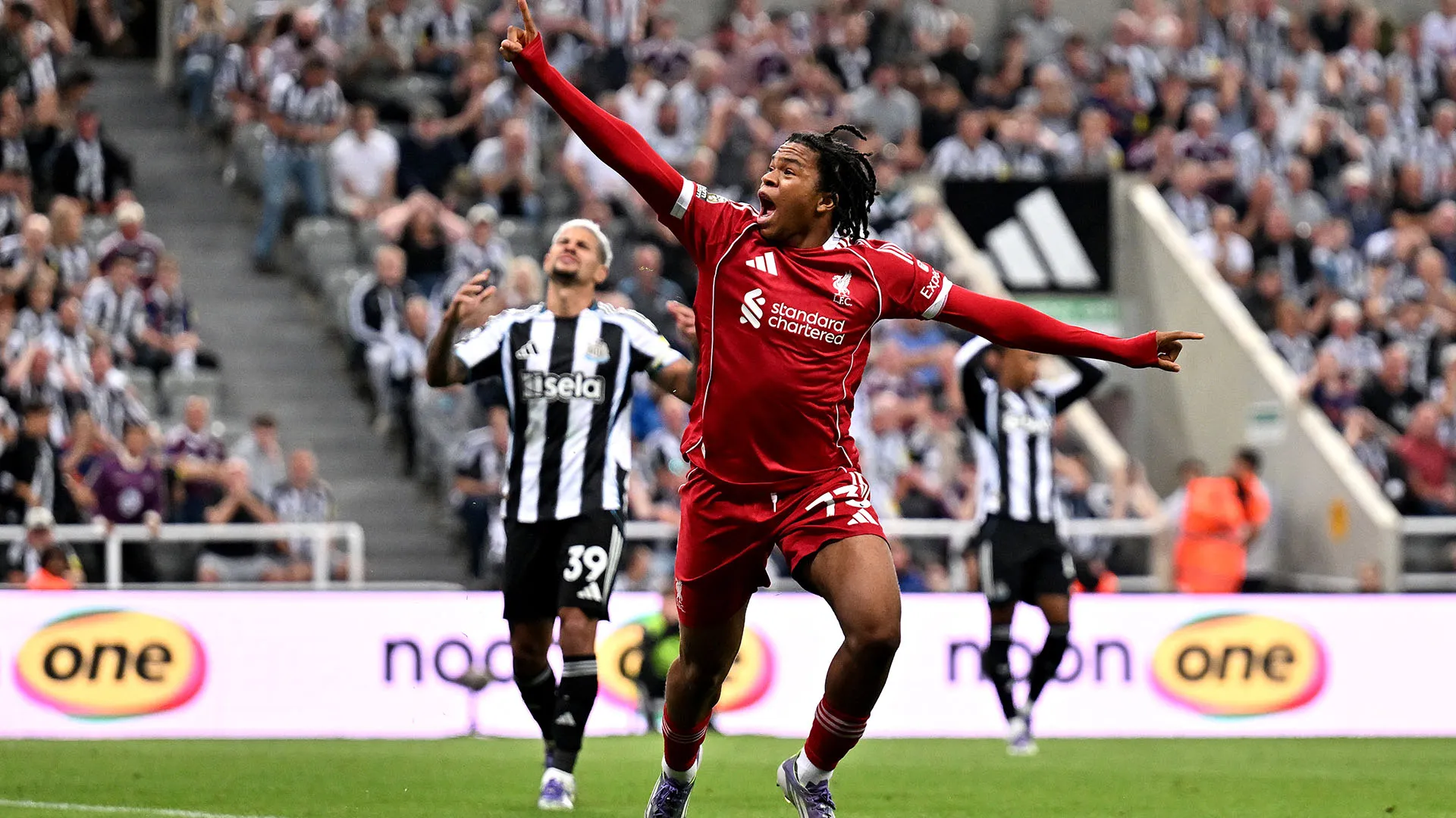 Ngumoha è diventato il più giovane marcatore della storia del Liverpool a soli 16 anni e 361 giorni