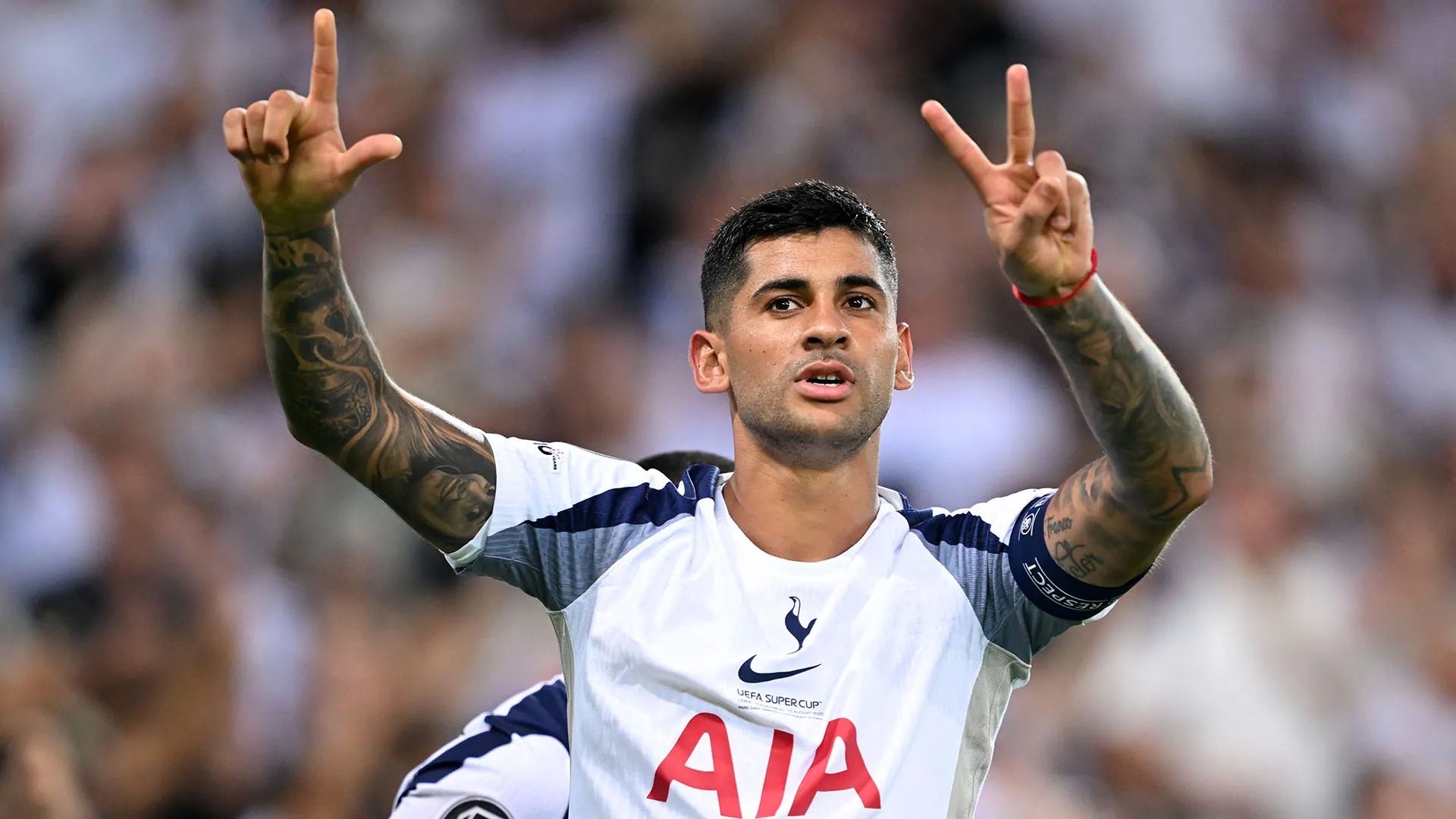 Il difensore argentino è andato a esultare sotto il settore occupato dai tifosi del Tottenham