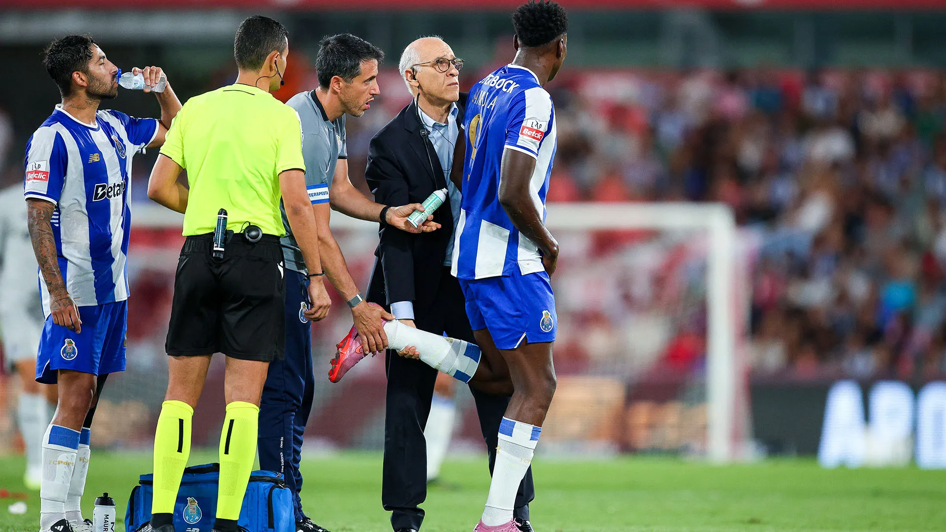 I dottori hanno informato la panchina di effettuare la sostituzione