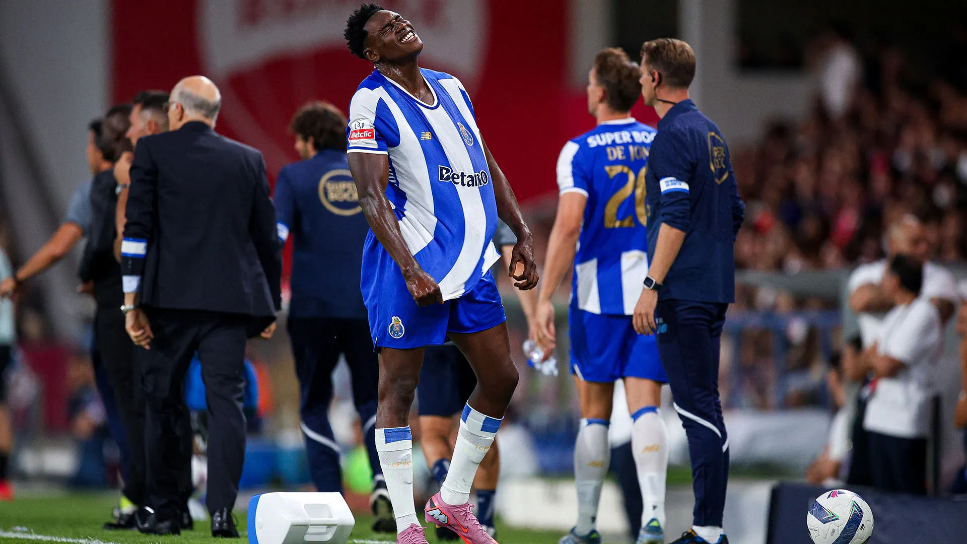 Visibilissima la delusione sul volto del possente centravanti