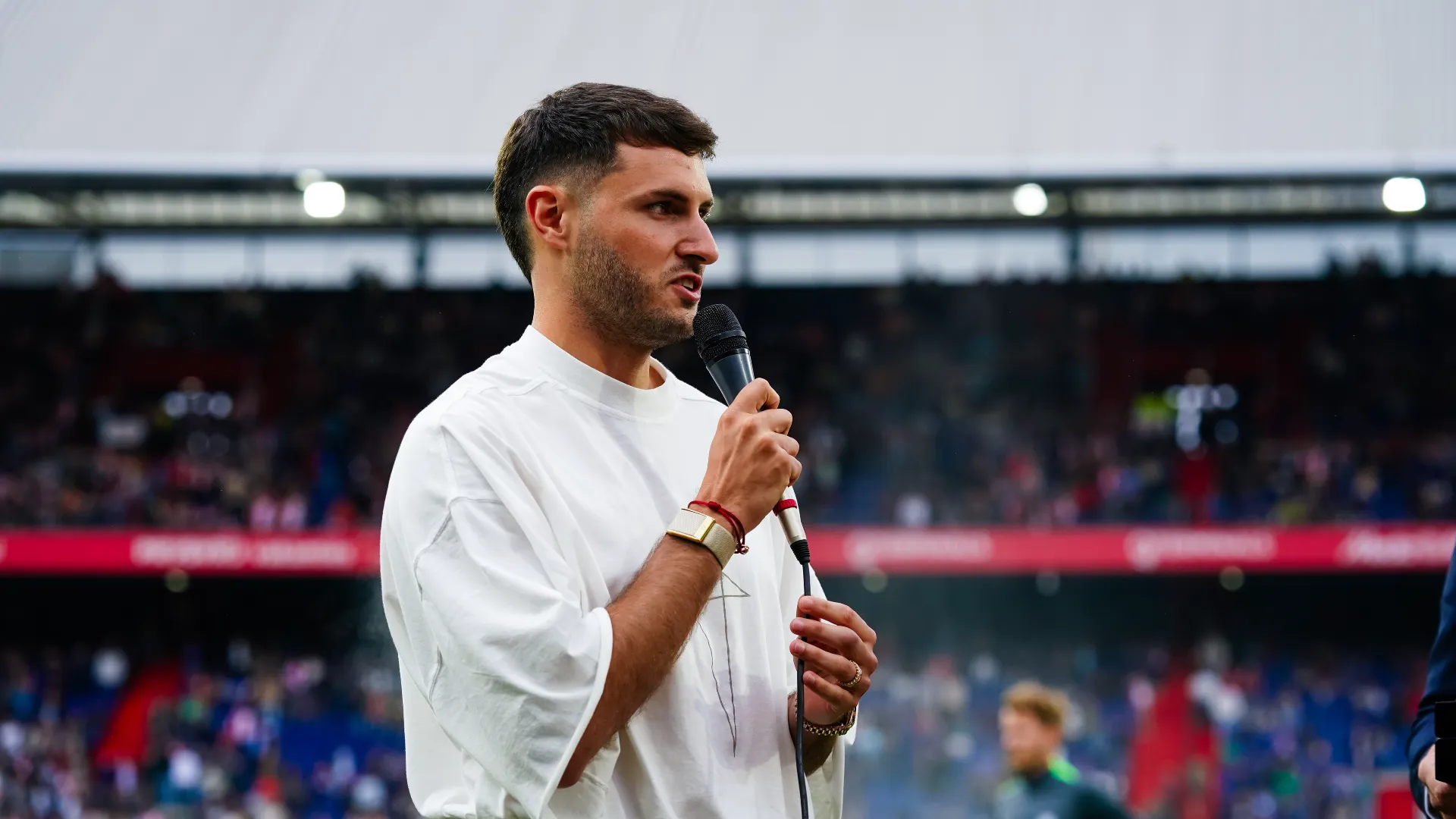 Non avendo avuto la possibilità di salutare per bene i tifosi del Feyenoord, ha rimediato questo weekend
