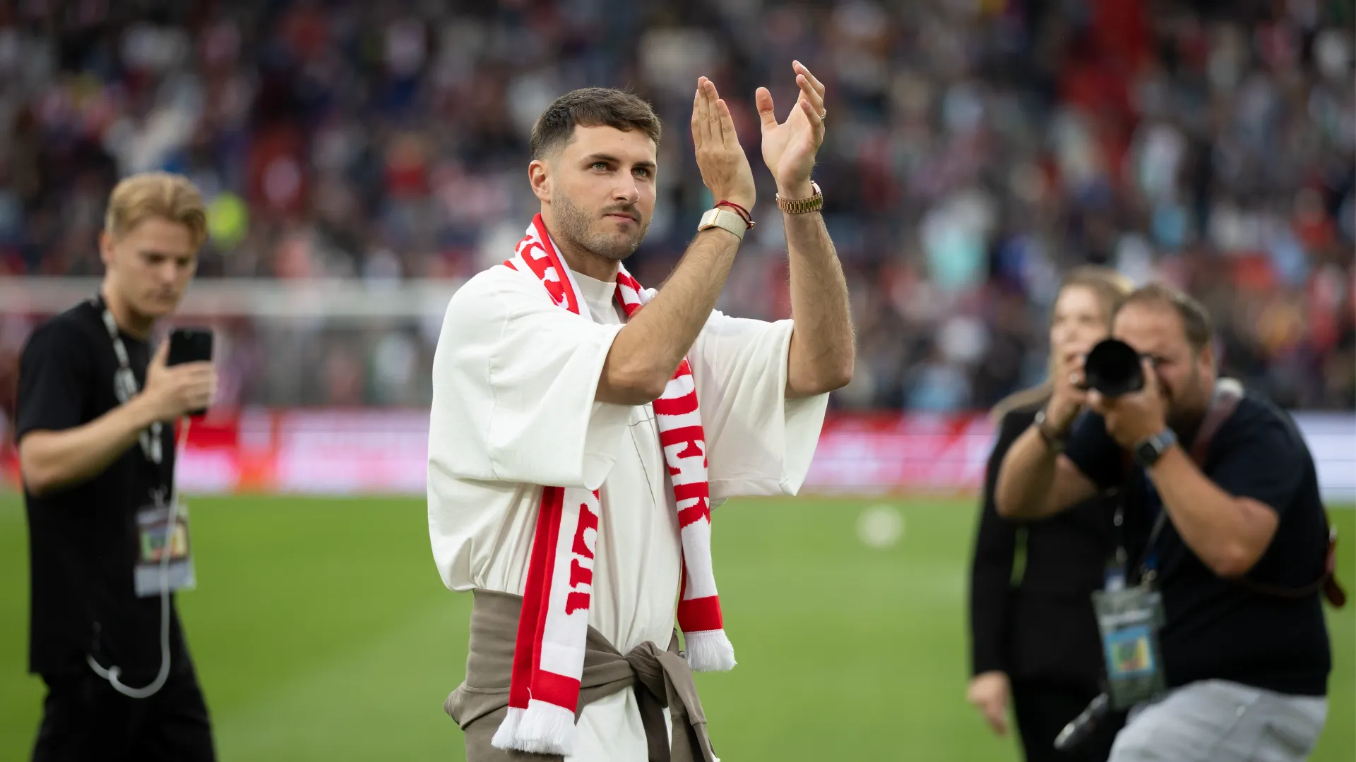 Tifosi in delirio, Santiago Gimenez torna al Feyenoord
