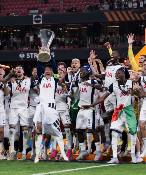 L’ex campione del Tottenham cerca squadra in Italia