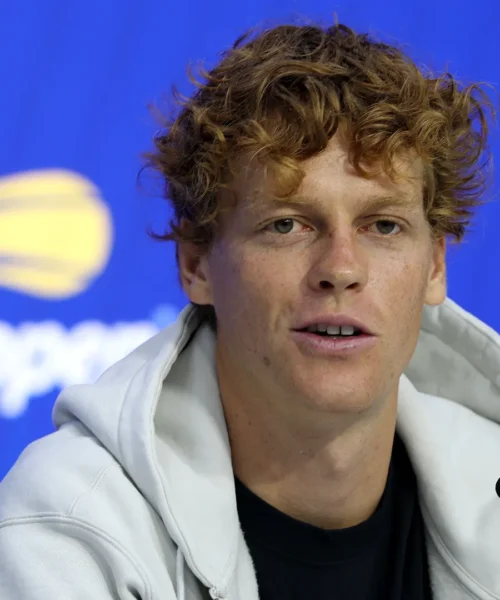 Jannik Sinner racconta il suo duello con Carlos Alcaraz: “Abbiamo una sola cosa in comune”