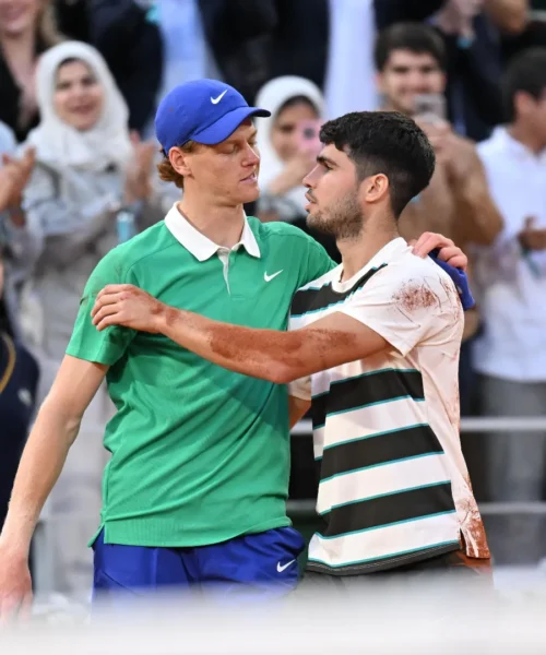Sinner e Alcaraz in lotta per il numero uno, il tennista ribelle è sicuro: “Lui vincerà di più”