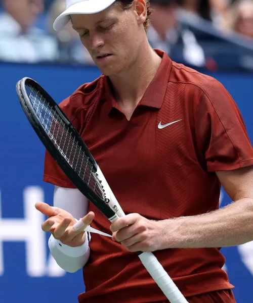 Jannik Sinner spiega perché si è messo un cerotto
