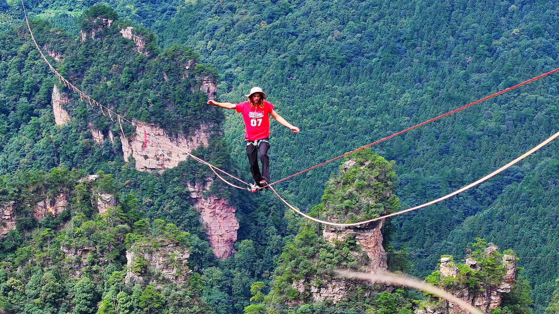 Decine di atleti temerari arrivati da tutto il mondo si sono sfidati nel torneo Slackline King
