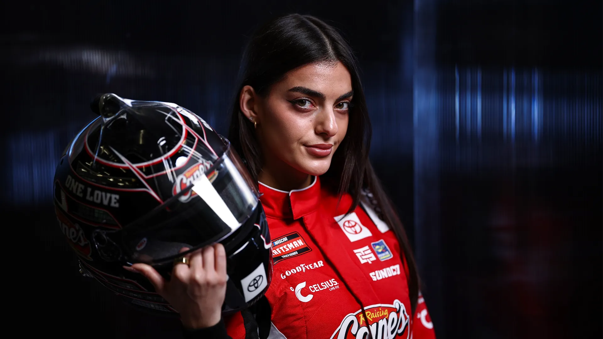 Toni gareggia in NASCAR guidando la Toyota Tundra TRD Pro n.5 per Tricon Garage
