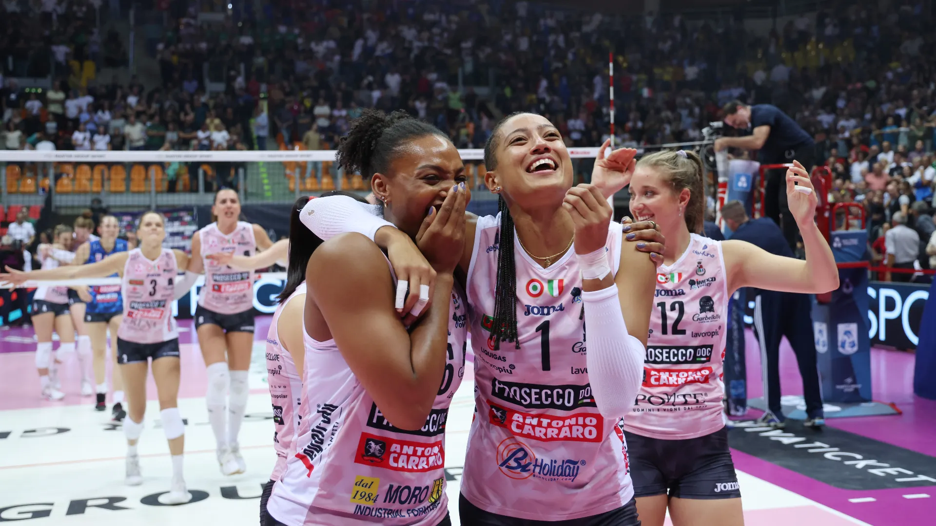 La ventisettenne arriva a Blaj dal più forte campionato europeo, quello italiano, dal Volley Bergamo.