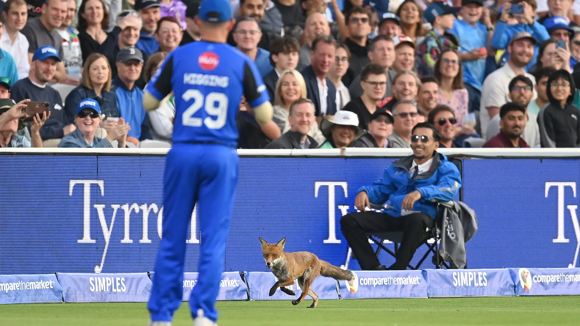 Piccolo fuorionda durante la sfida tra London Spirit Men e Oval Invincibles Men