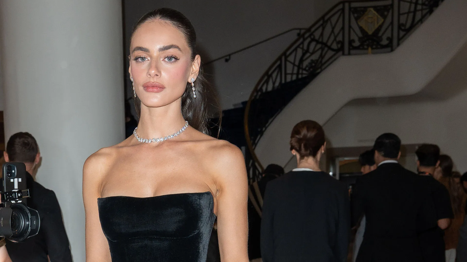 Secondo le indiscrezioni, la modella israeliana sta frequentando un pilota della Formula 1