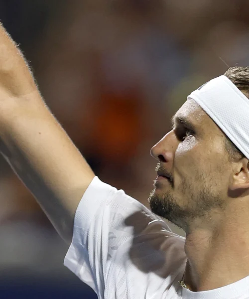 Toronto: Zverev batte Popyrin e saluta il tifoso disturbatore