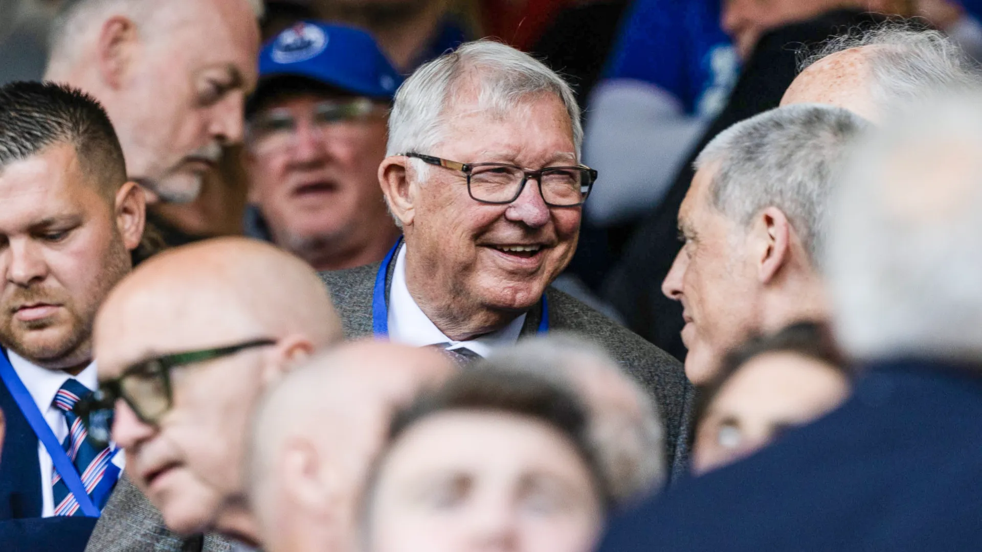 Si è gentilmente prestato a numerosi selfie con i tifosi in tribuna