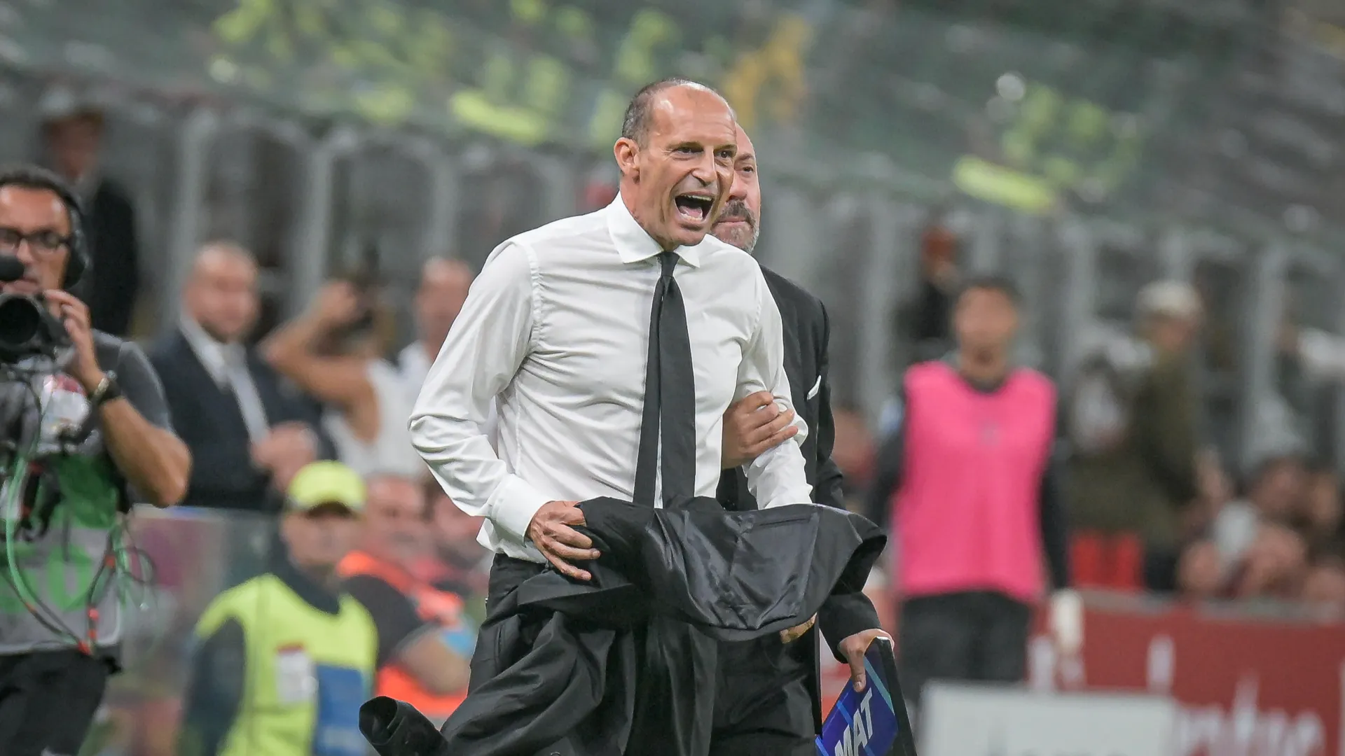 Al 90' Allegri è stato allontanato dal campo dopo una plateale protesta contro gli arbitri