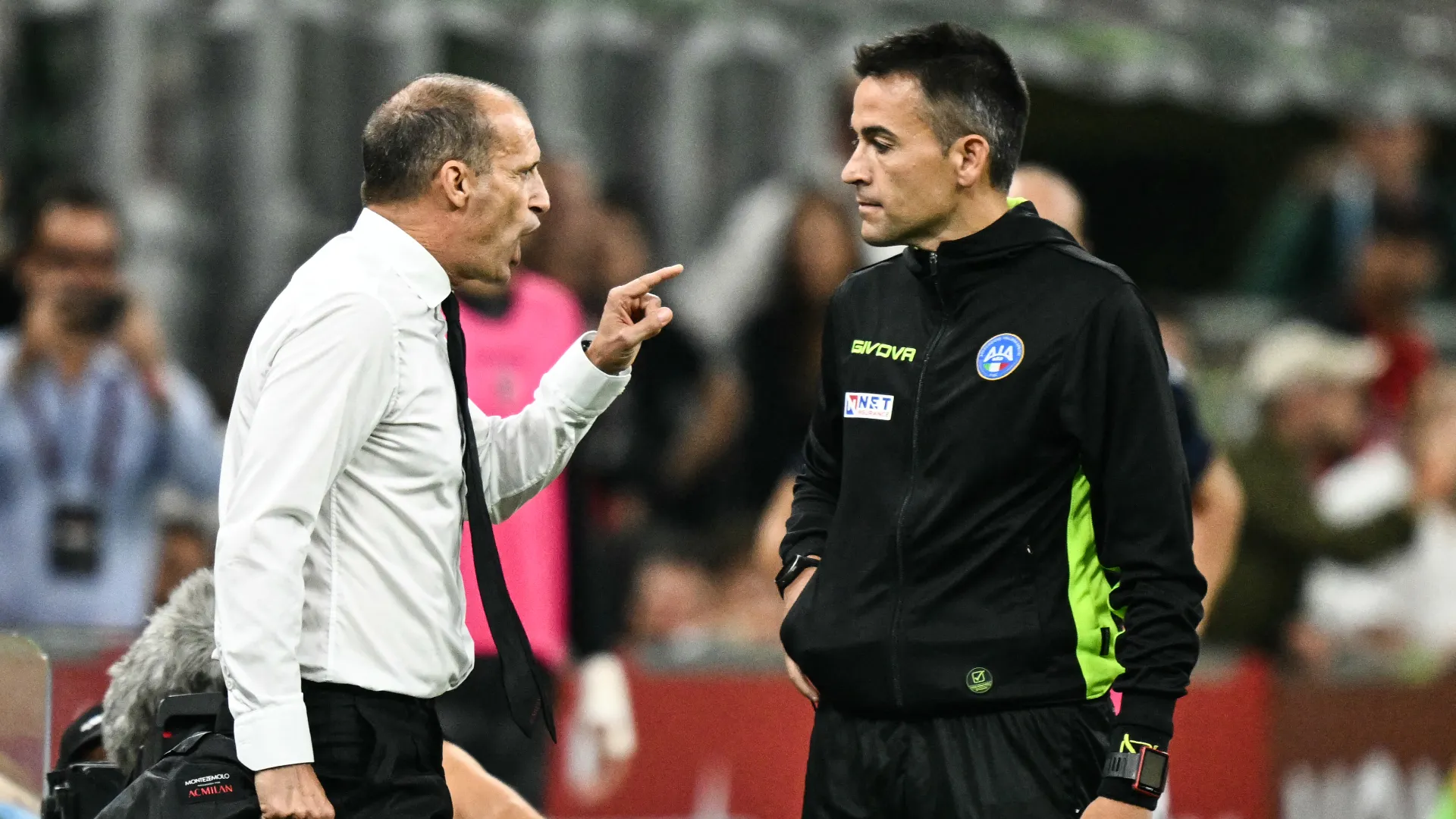 Il tecnico del Milan non è riuscito a contenere la sua ira