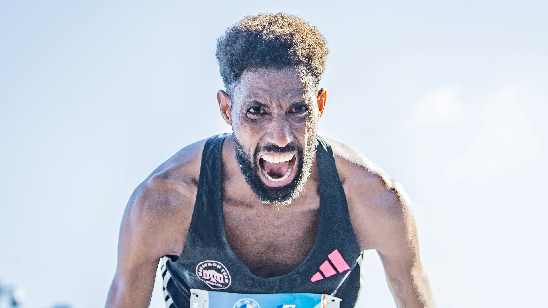 Si è rifugiato in Germania, a Bielefeld, dove ha iniziato a praticare atletica
