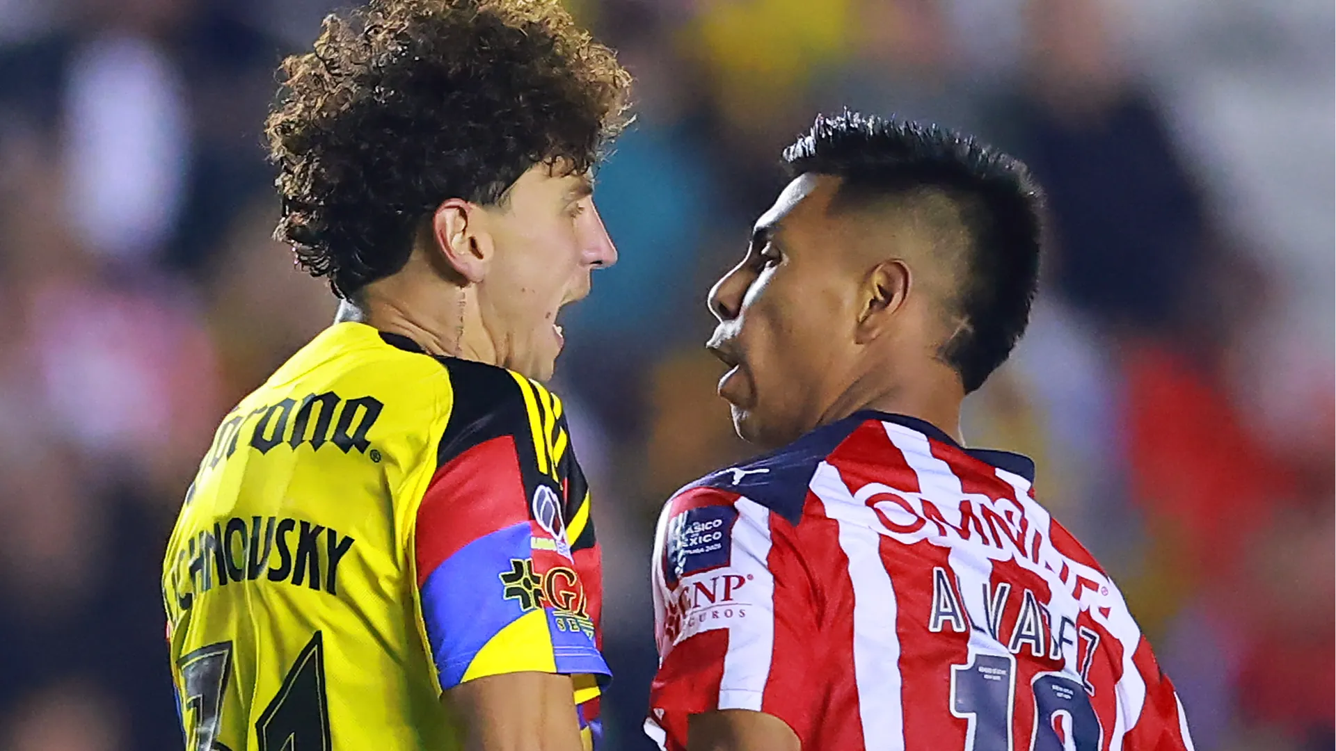 Tantissime le interruzioni di gioco da parte dell'arbitro
