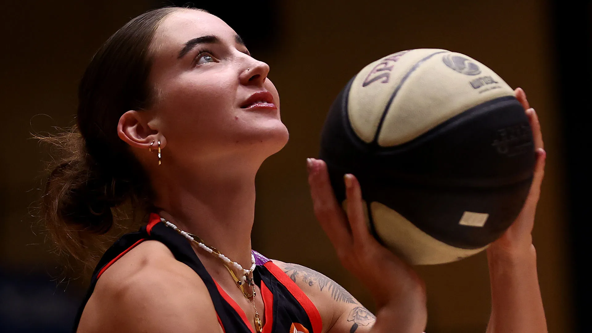 Nel corso della stagione 2023-24 con le Perth Lynx è diventata capitano della squadra
