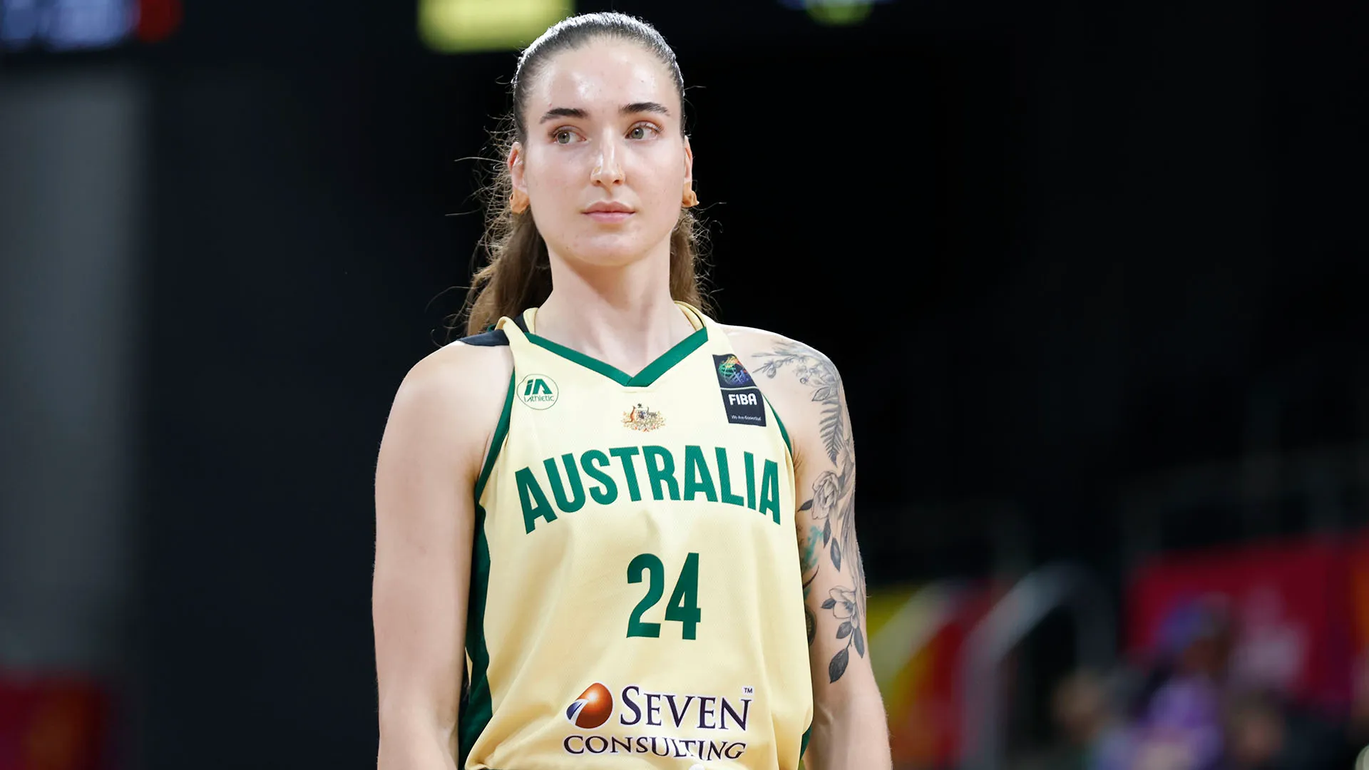 Ha vinto il titolo di MVP della WNBL nella stagione 2021-22 mentre giocava per il Bendigo Spirit
