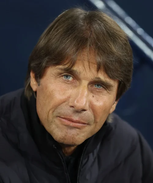 Antonio Conte punge le rivali per lo scudetto e ridimensiona il mercato