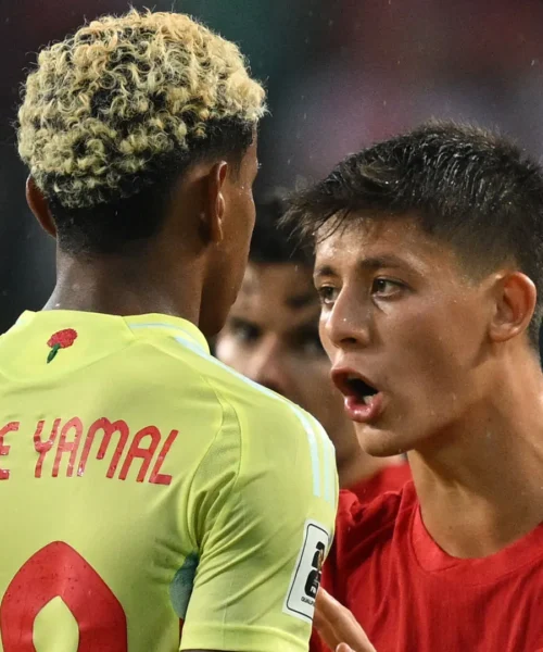 Arda Güler e Lamine Yamal: che lite! Le foto dello scontro tra i due