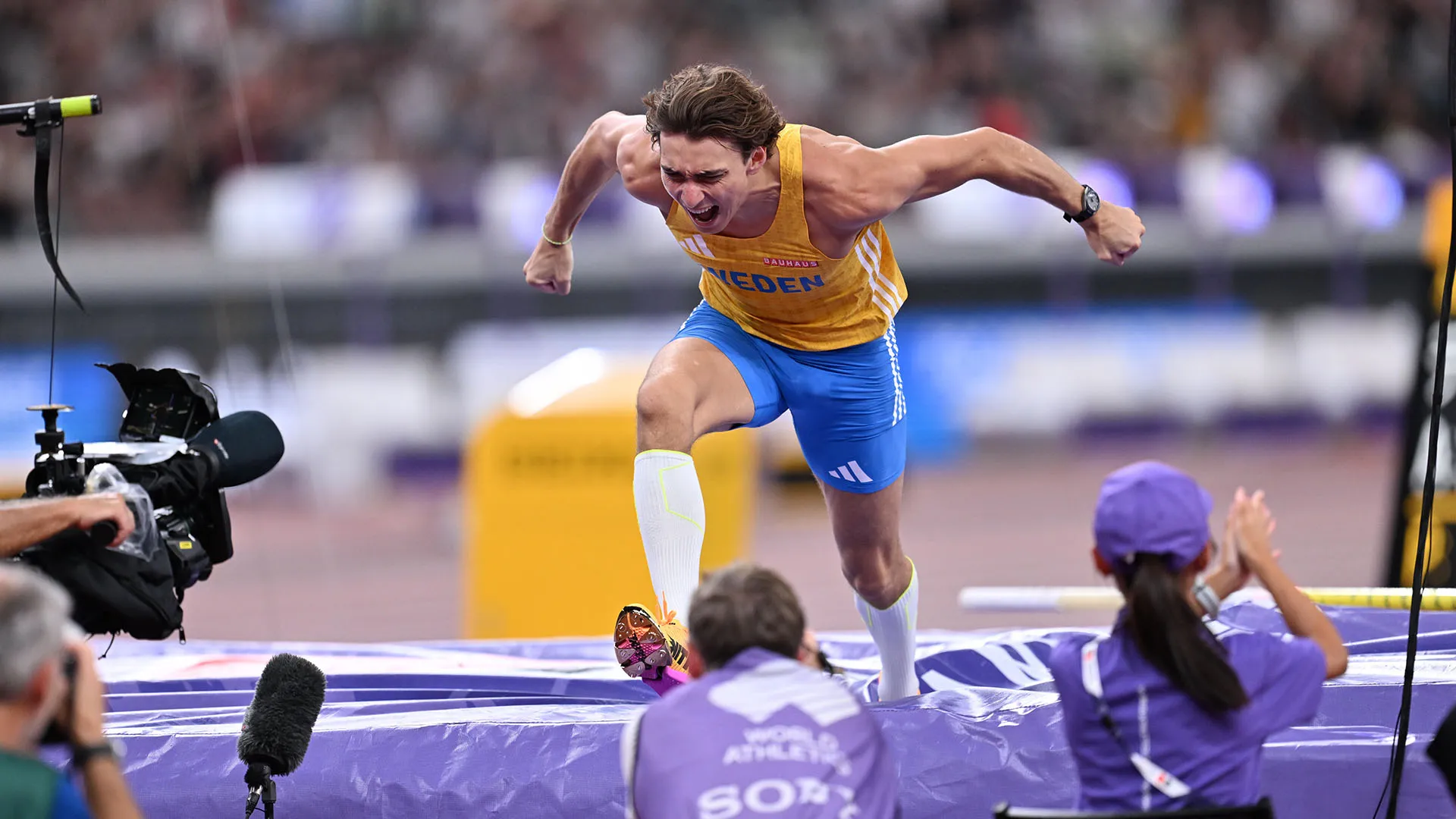 "Poter godere di questo record mondiale insieme a loro e regalarglielo è davvero speciale", ha detto Duplantis, ringraziando i tifosi giapponesi