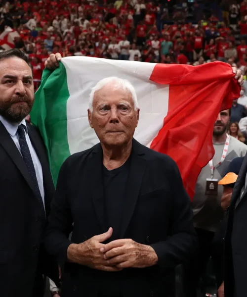 Addio a Giorgio Armani: le immagini dell’epopea all’Olimpia Milano