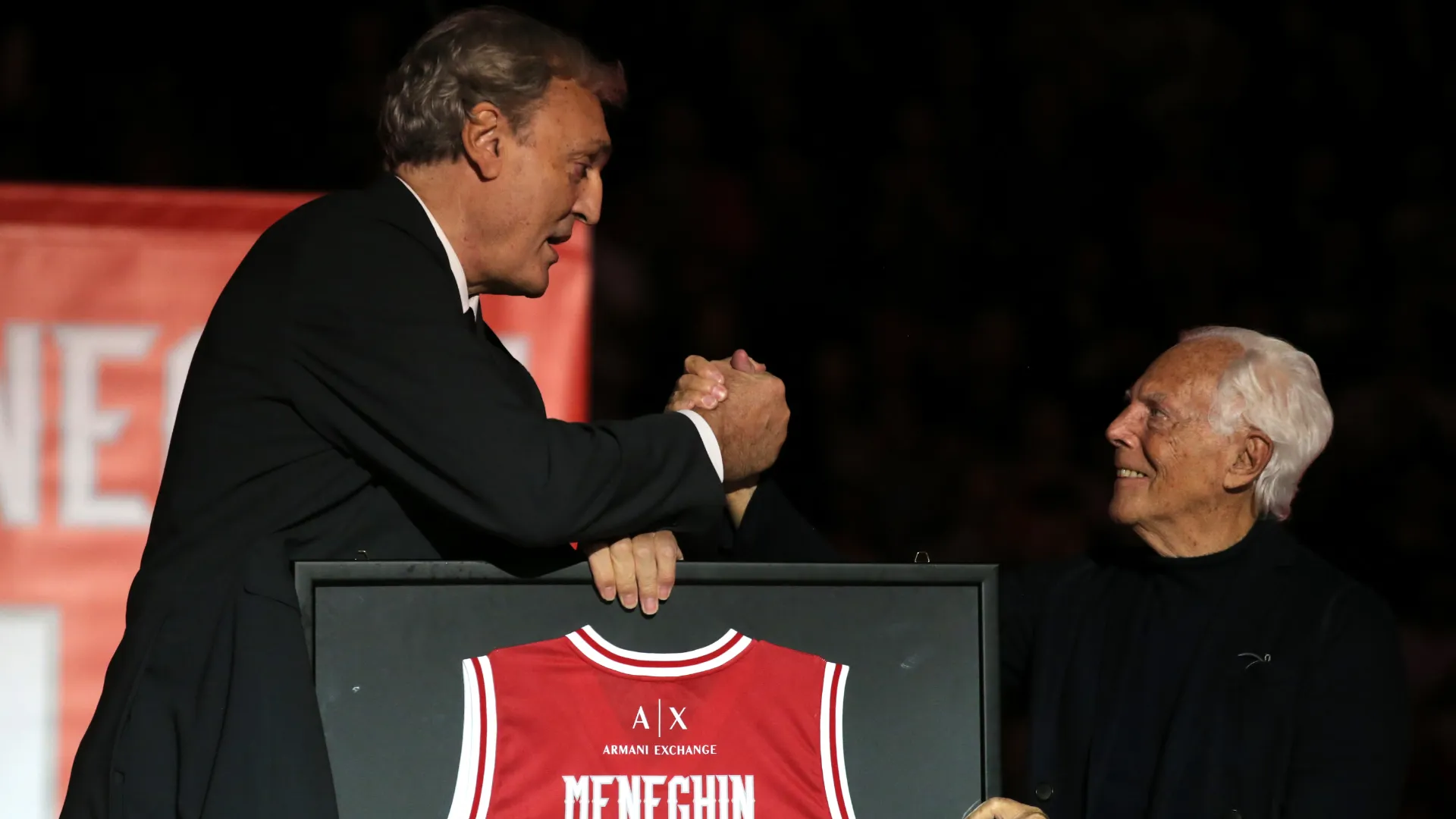 Qui è insieme con una leggenda del passato, Dino Meneghin