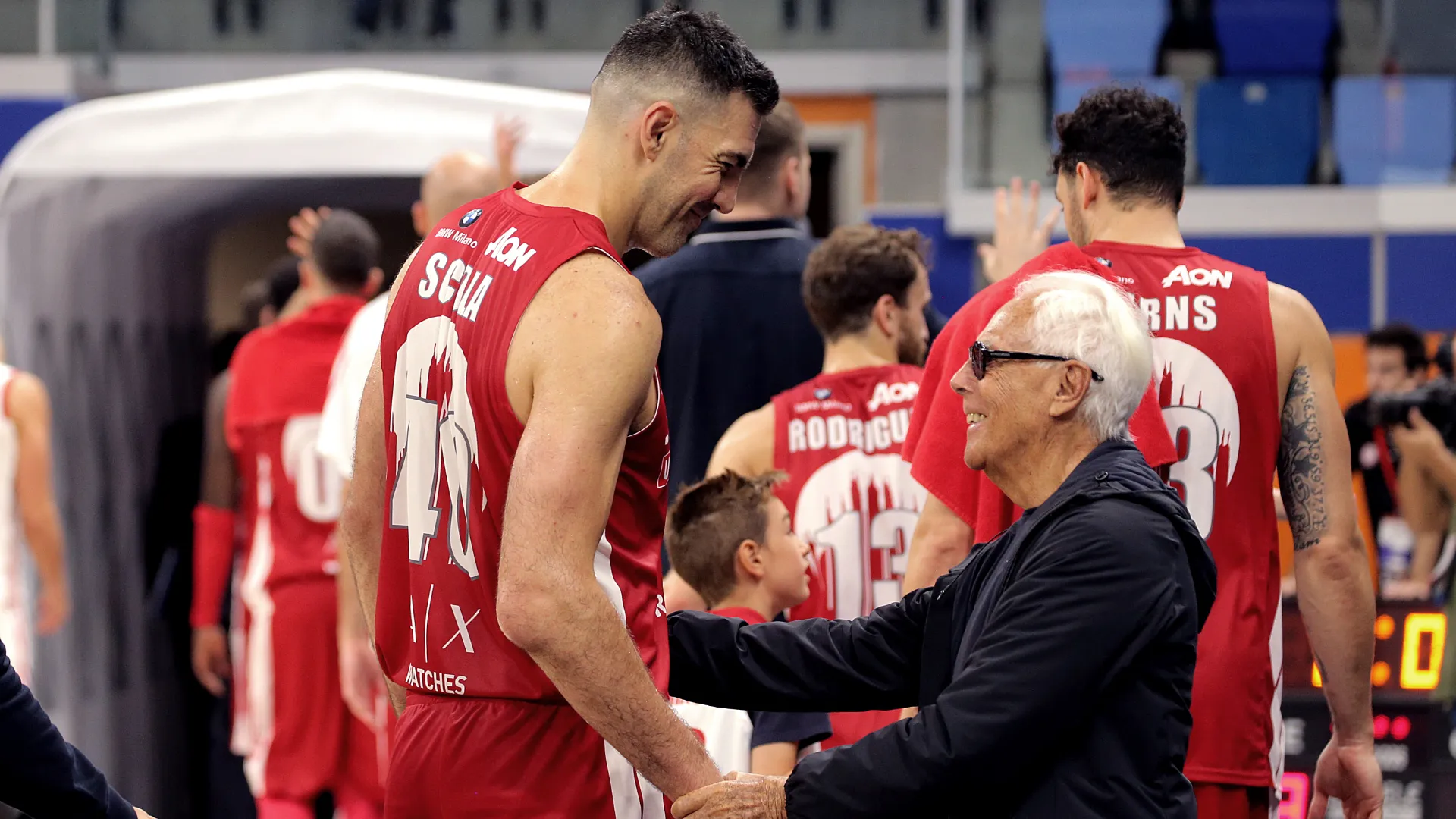 Anche giocatori come Luis Scola e Danilo Gallinari hanno brevemente vestito la maglia dell'Olimpia sotto la sua gestione