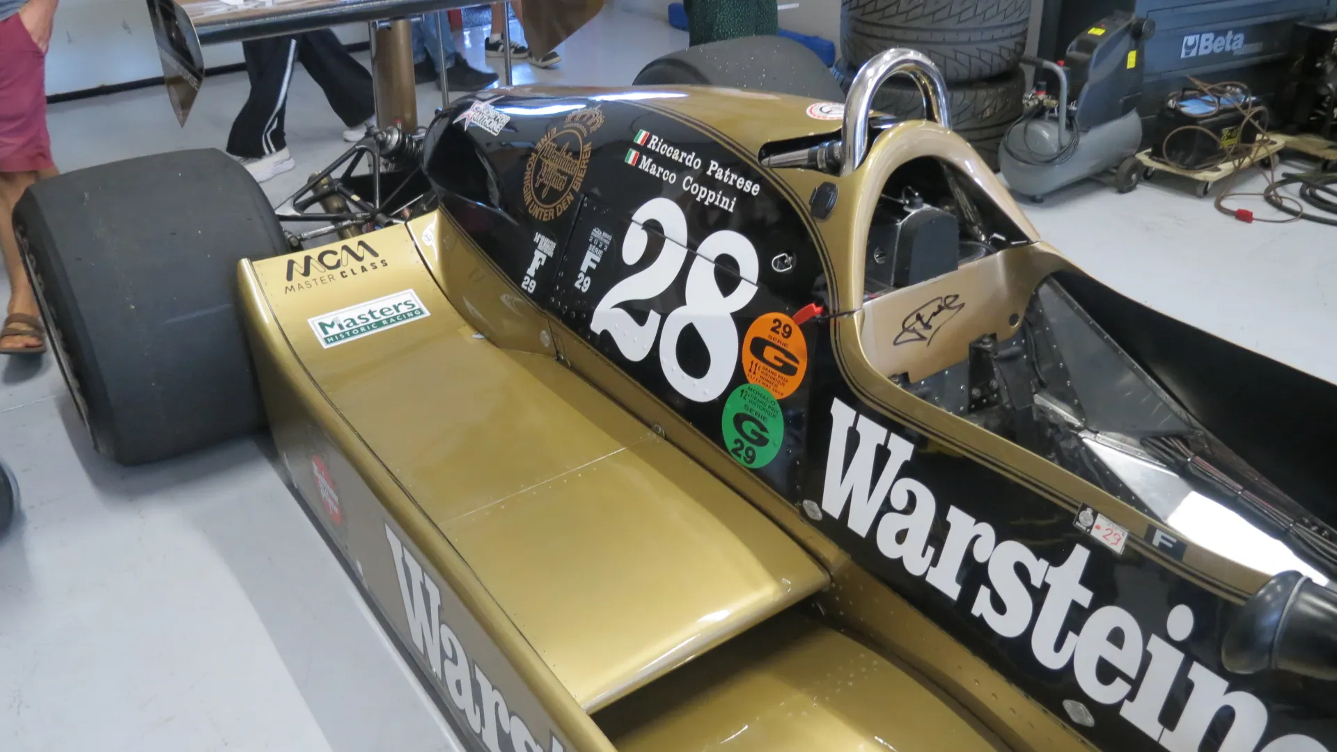 La monoposto riuscì a conquistare punti già nelle prime gare, segno di un progetto competitivo