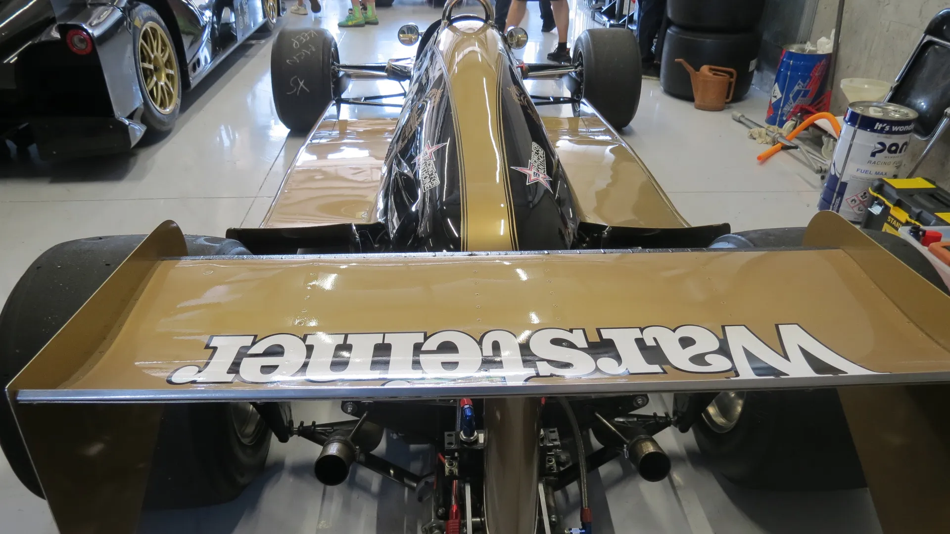 Fu la prima monoposto costruita dal nuovo team britannico per il debutto in Formula 1 