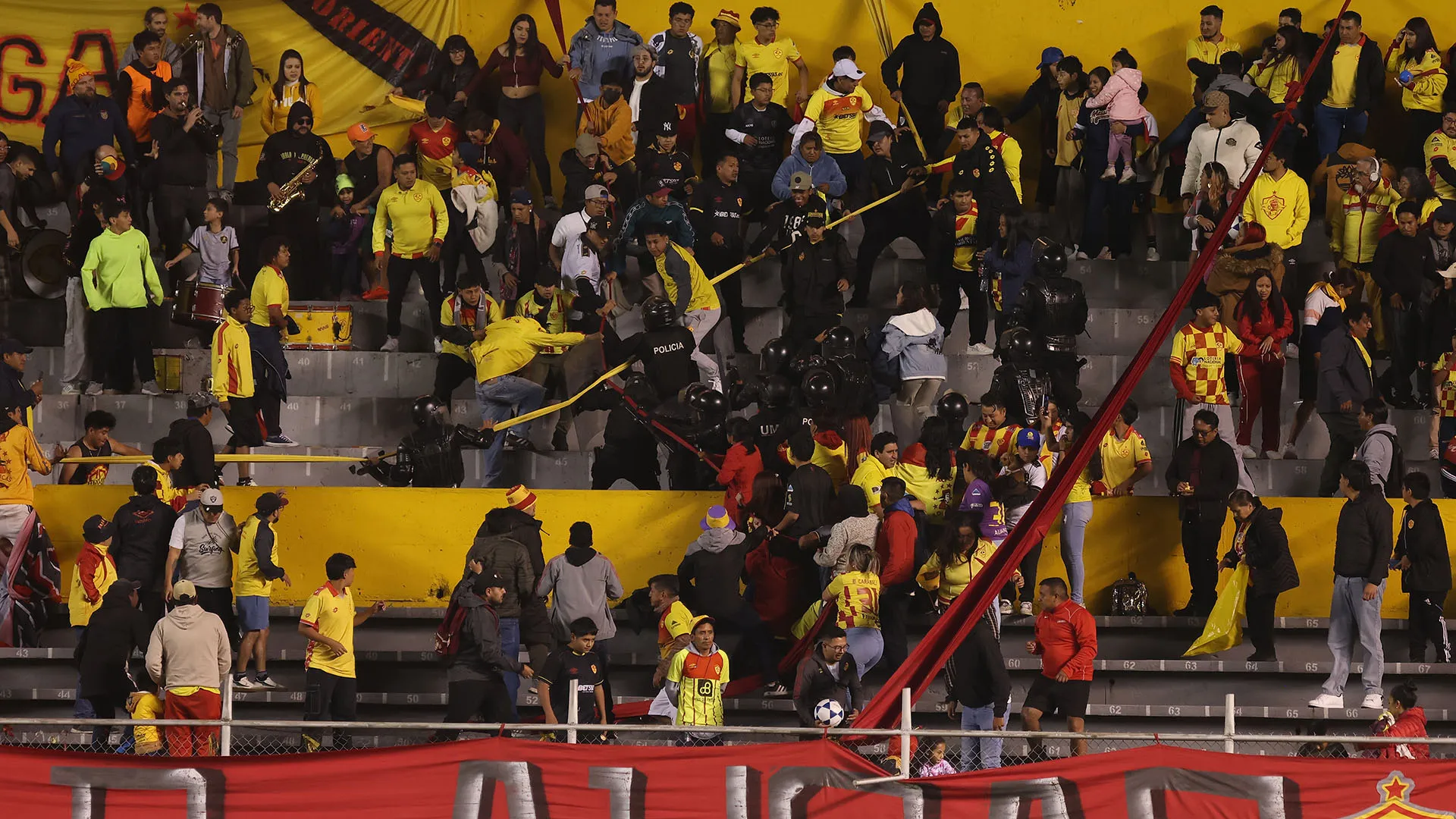 Sugli spalti è esplosa la tensione prima e durante il match