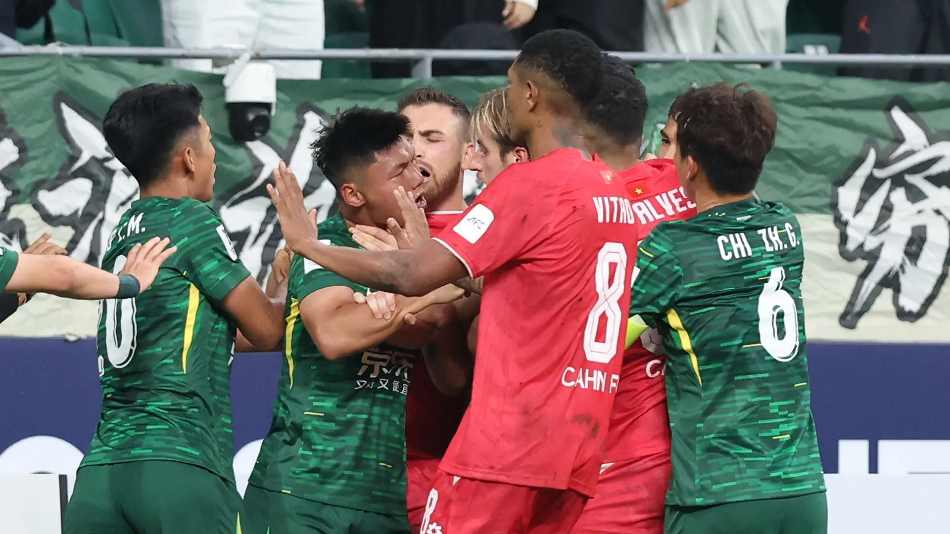 Scoppia il caos durante la partita di AFC Champions League