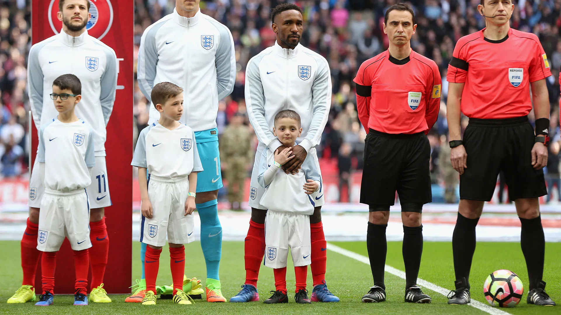 Jermain Defoe aveva accompagnato Bradley in campo anche in occasione di una partita della nazionale inglese
