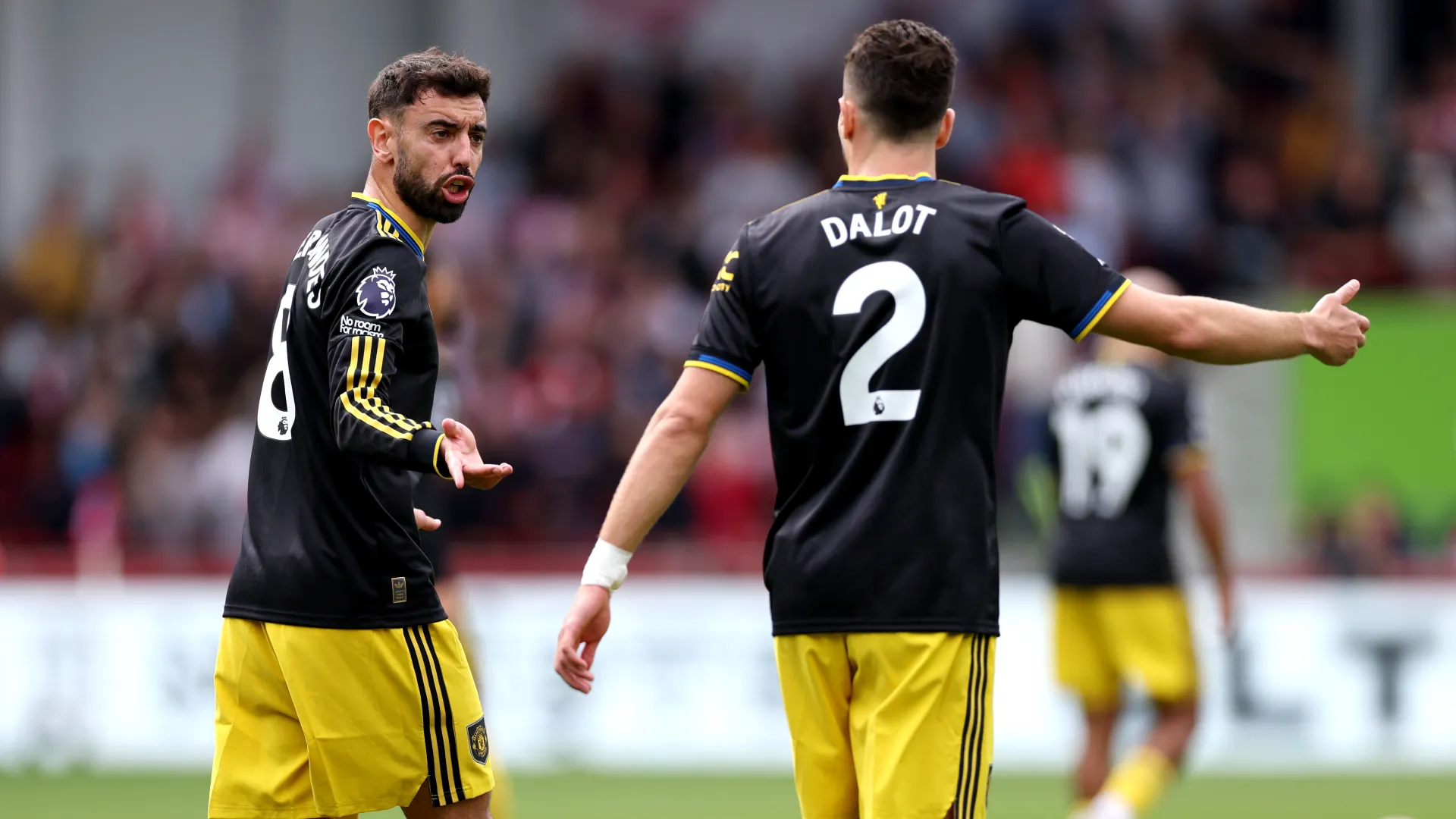 Contro il Brentford Bruno Fernandes e Diogo Dalot hanno litigato in campo
