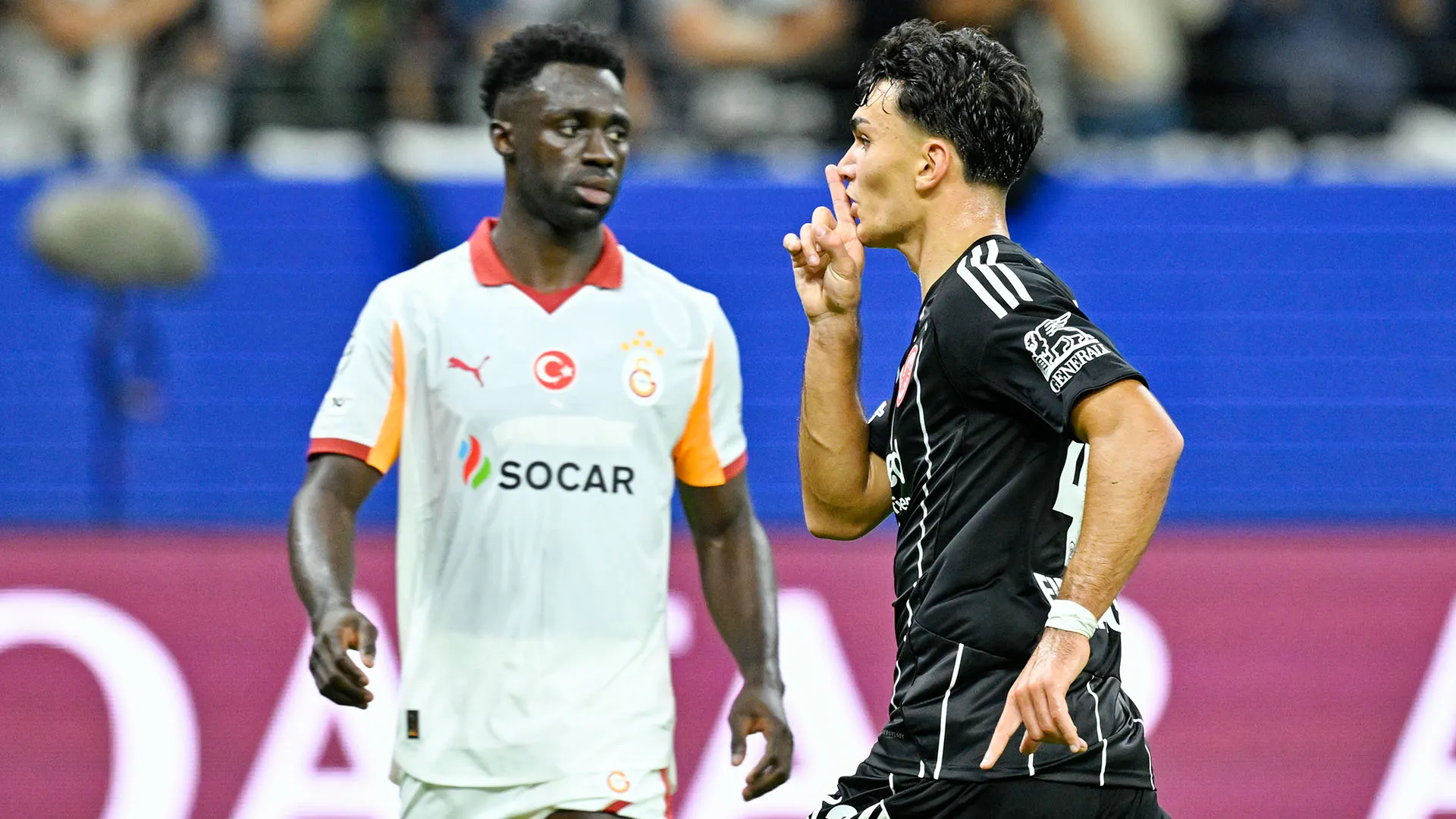 L'Eintracht Francoforte è passato in vantaggio con Can Uzun nei minuti di recupero del primo tempo