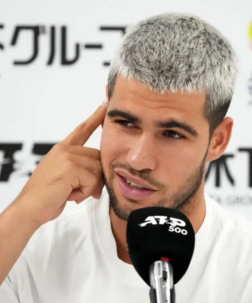 Carlos Alcaraz risponde alla sfida a distanza di Jannik Sinner