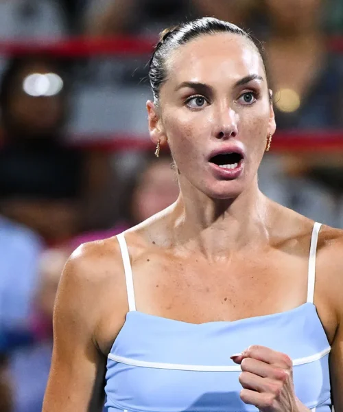 Grande attesa per il ritorno della tennista-modella. Immagini