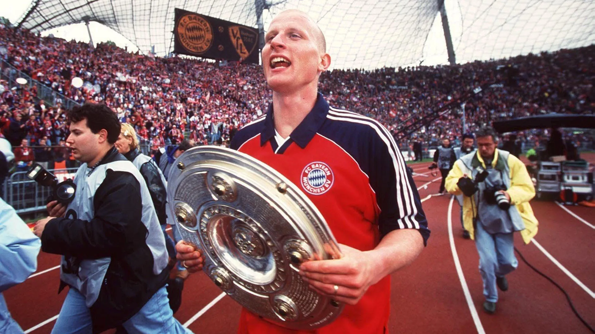 A Monaco ha vinto la Champions League nel 2001 ed è stato quattro volte campione di Germania