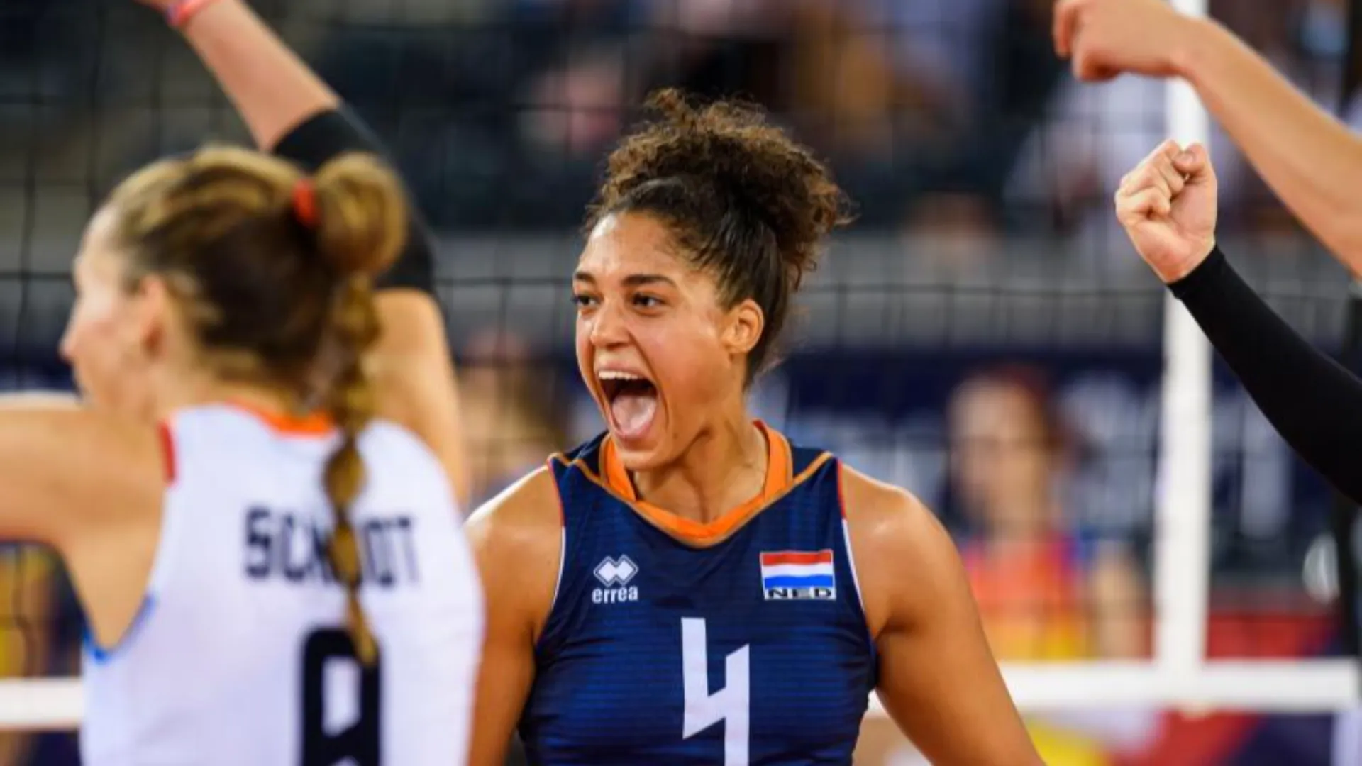 "Sono molto felice e onorata di fare parte della famiglia di Vero Volley - le prime parole di Plak - Anche se solo per una parte della stagione, spero di dare da subito una mano alla squadra per iniziare al meglio il cammino verso lo Scudetto. Non vedo l’ora di iniziare e di incontrare le mie nuove compagne, lo staff, tutti i tifosi e giocare per la prima volta a Milano".