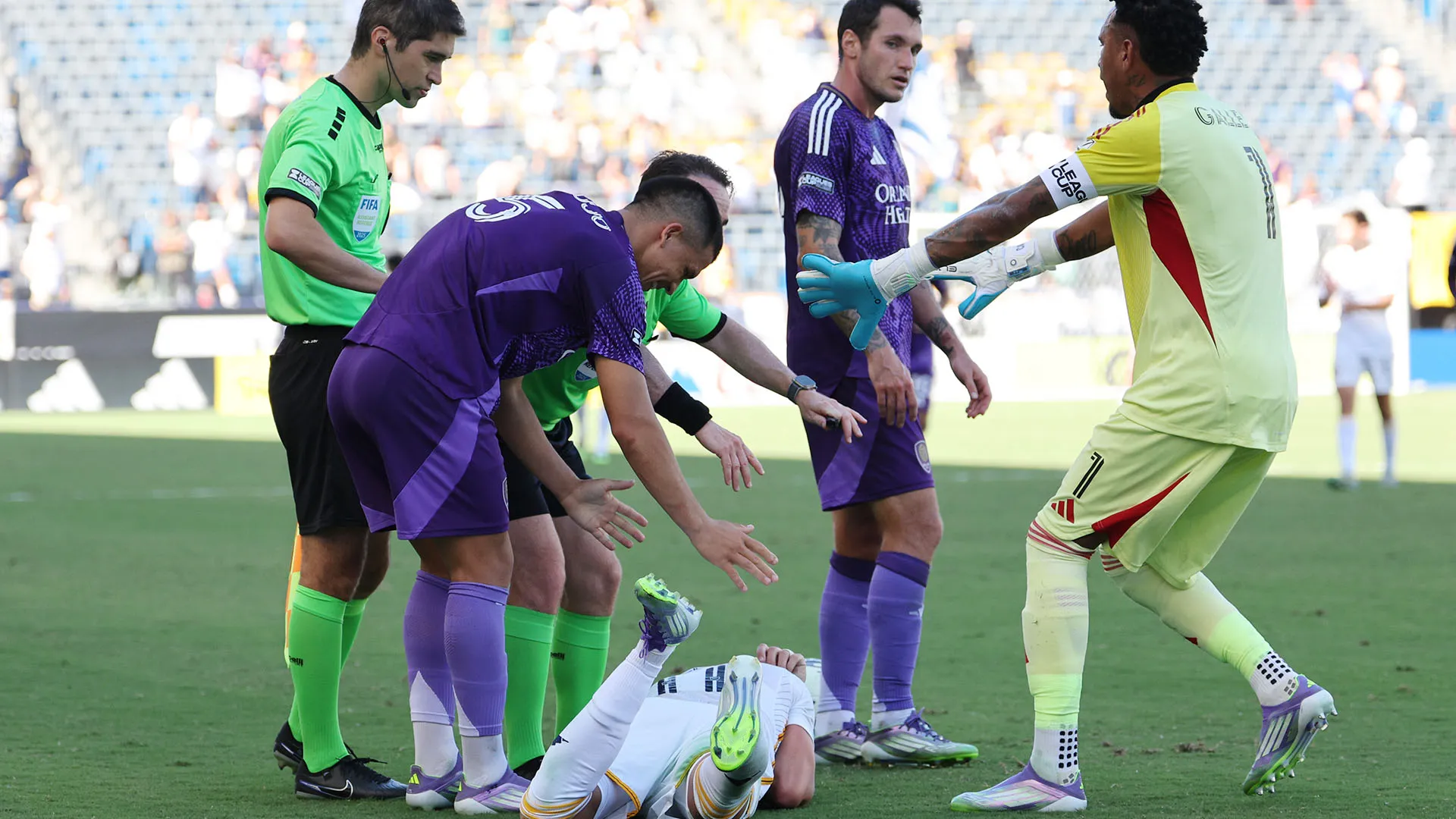 Sono intervenuti altri calciatori per placare gli animi