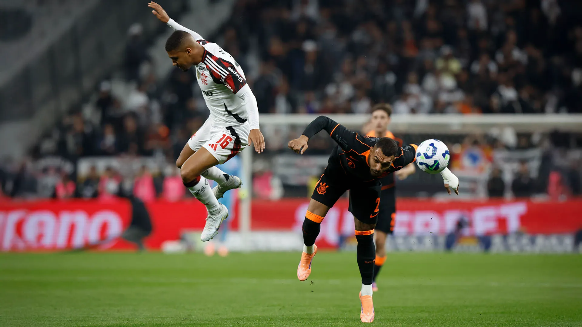 La partita è poi finita con la vittoria in trasferta per 2-1 del Flamengo contro il Corinthians