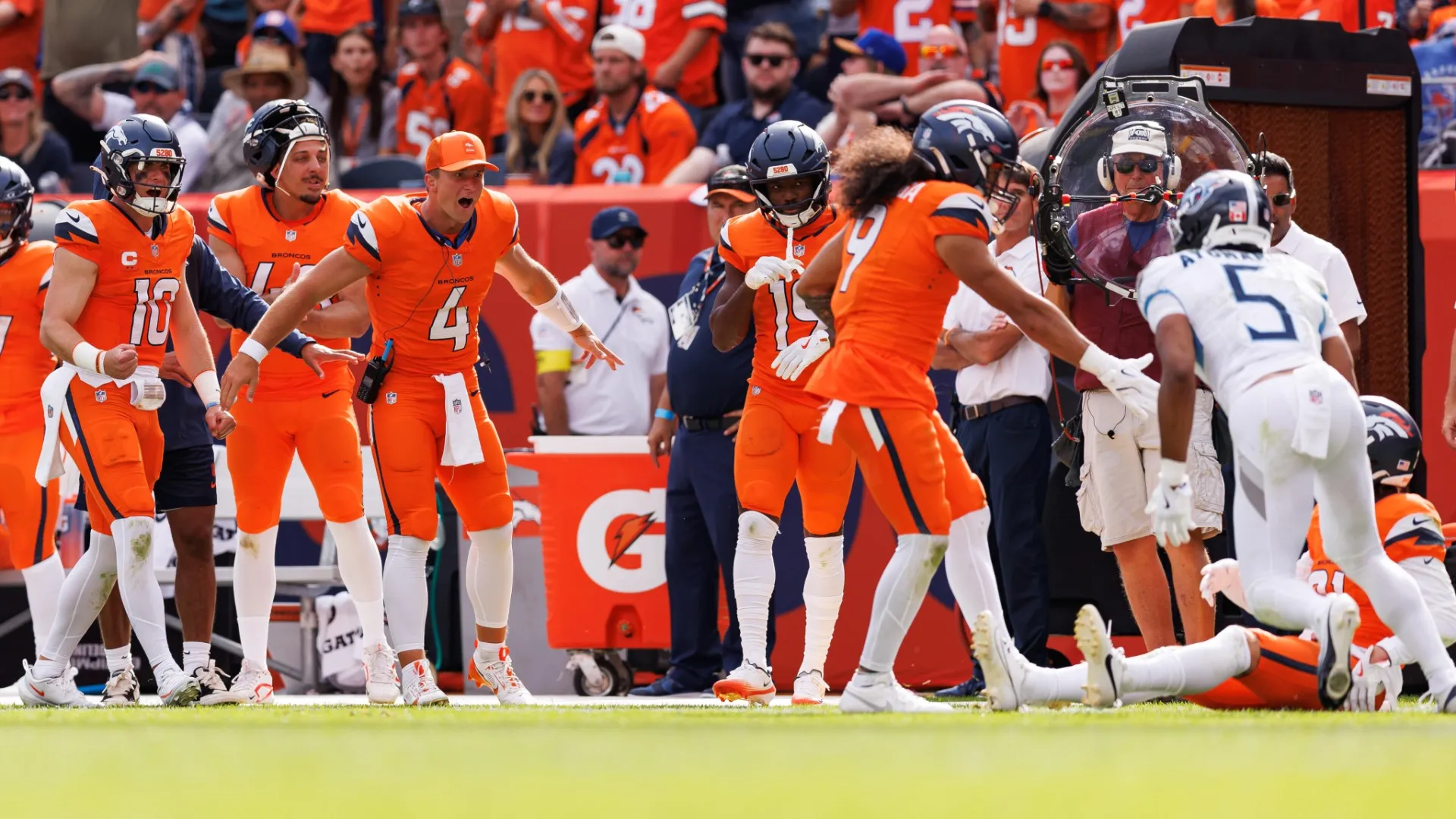 I Denver Broncos hanno vinto la partita contro i Tennessee Titans con il punteggio 20–12