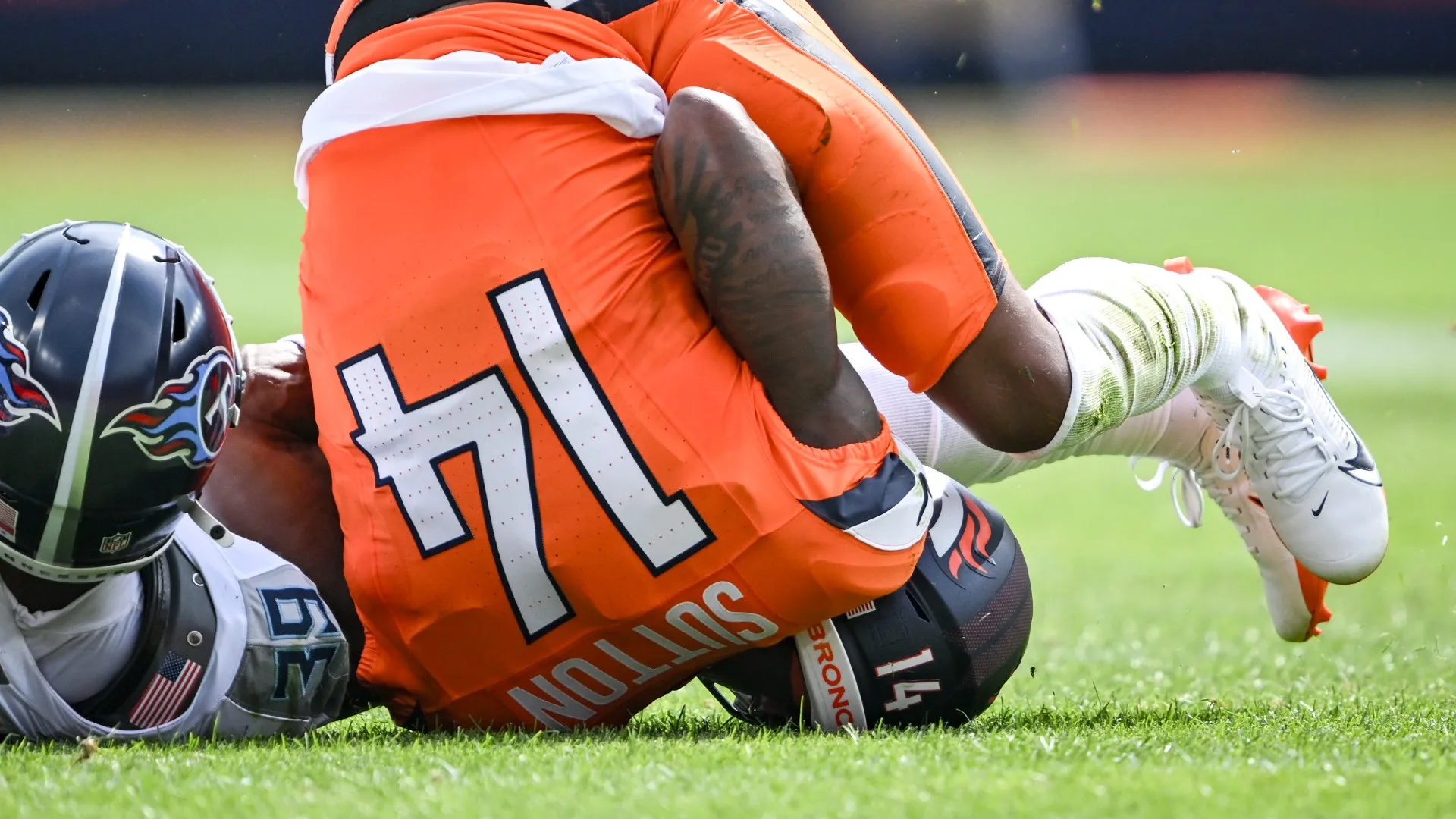 Fortunatamente Courtland Sutton sta bene, ha avuto solo bisogno di qualche minuto per riprendersi
