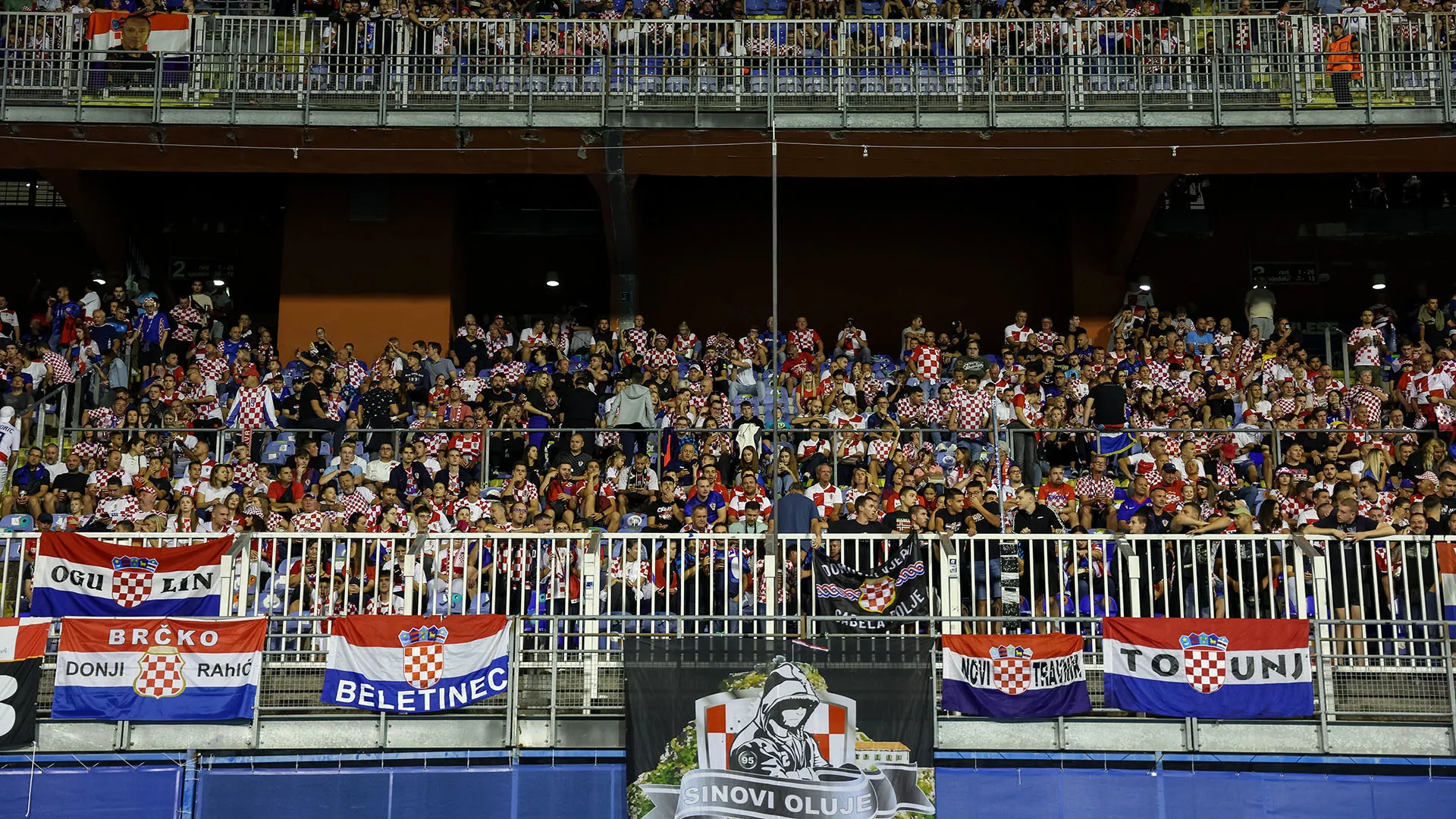 Grande show sugli spalti in occasione della sfida valida per le qualificazioni ai Mondiali

