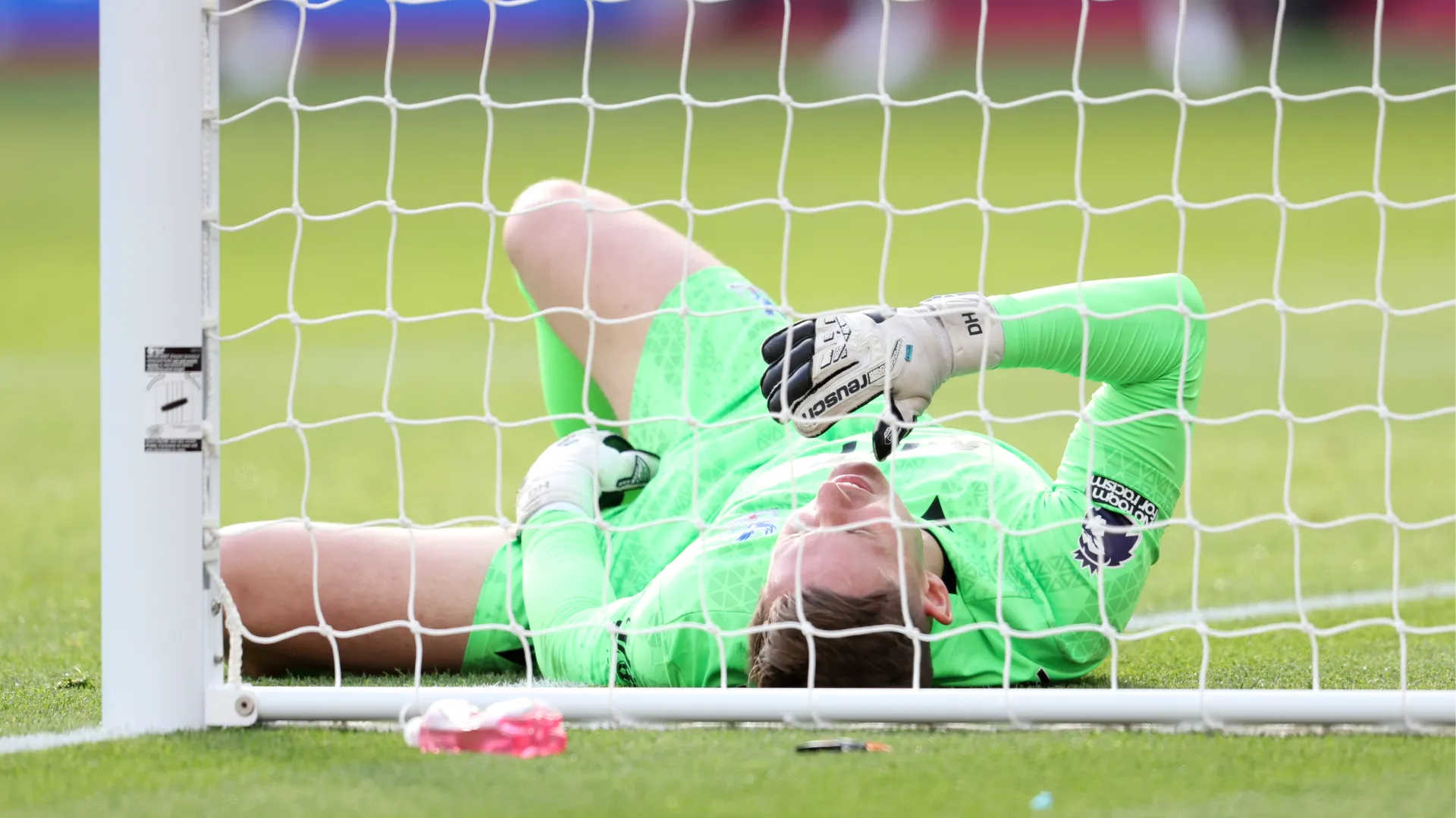 Portiere ko dopo un colpo alle parti intime
