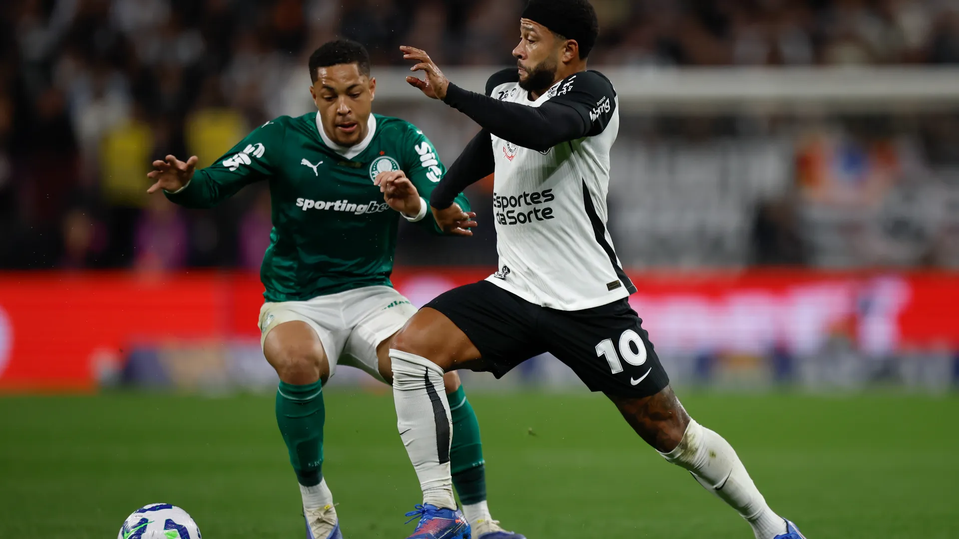 Essendosi trovato un campione del calibro di Depay, è corso ai ripari
